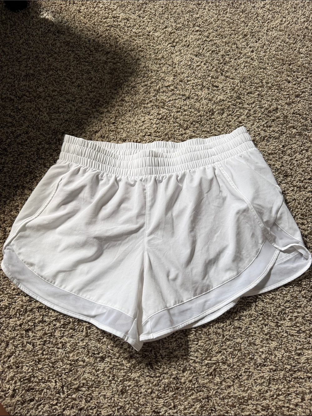 Athleta mesh racer run shorts 4 in medium